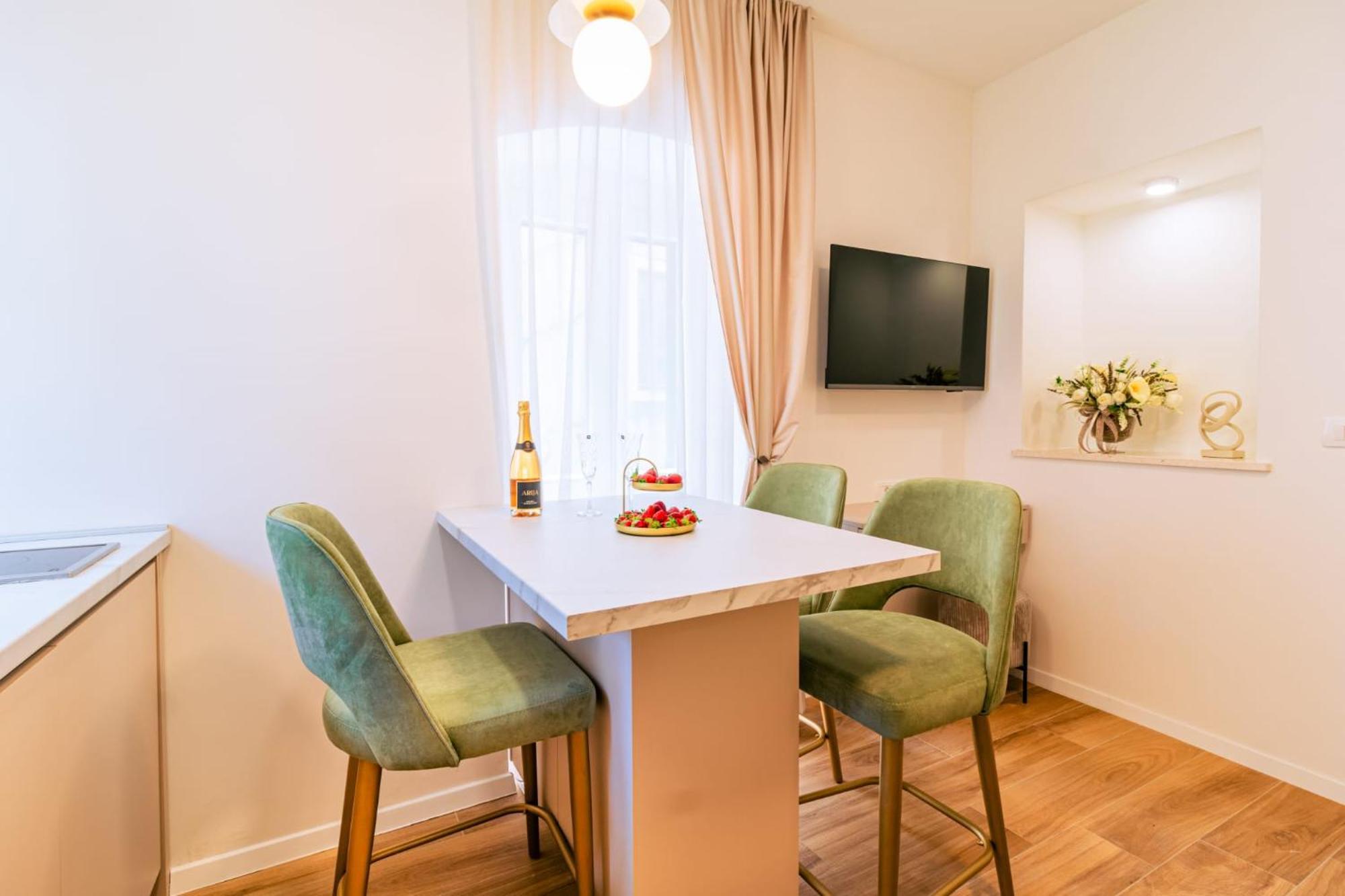 Luxury 2 Bedroom-2 Bathroom Apartment & Studio App With Rooftop Terrace Split Exterior photo