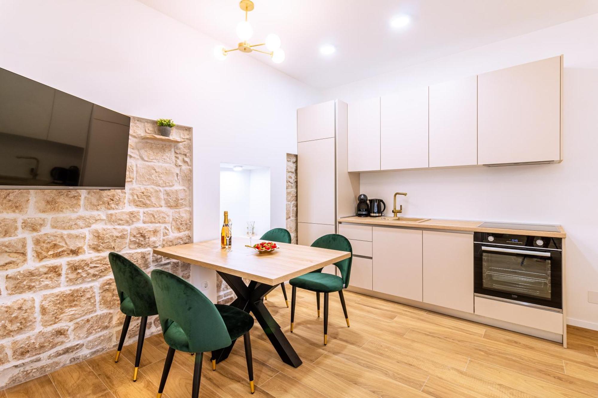 Luxury 2 Bedroom-2 Bathroom Apartment & Studio App With Rooftop Terrace Split Exterior photo