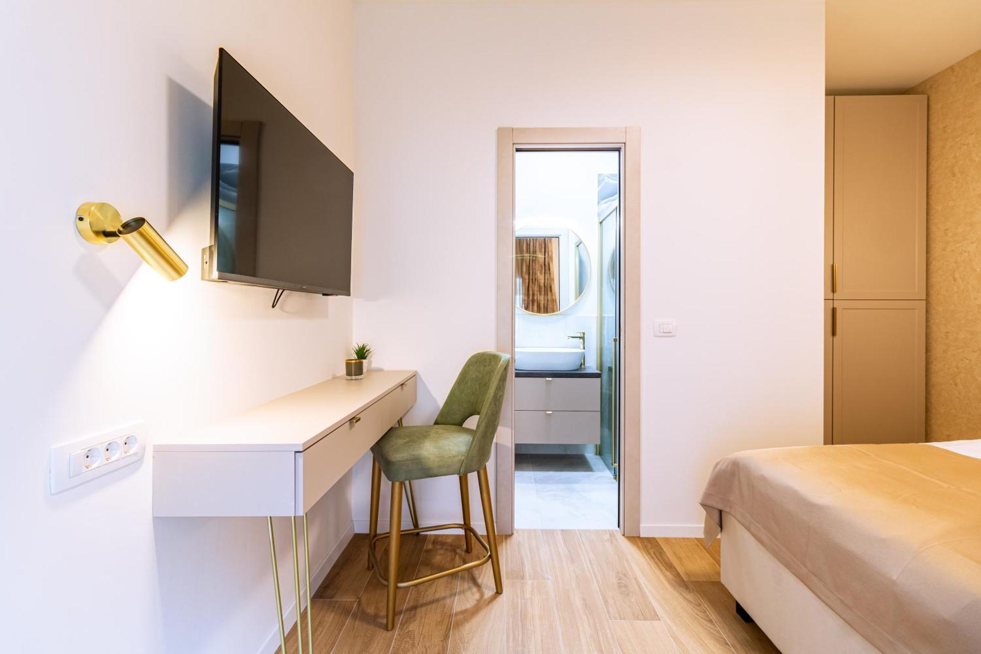 Luxury 2 Bedroom-2 Bathroom Apartment & Studio App With Rooftop Terrace Split Room photo