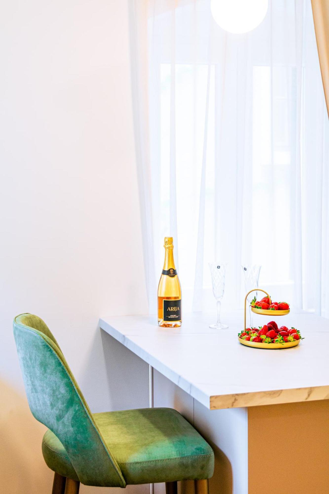 Luxury 2 Bedroom-2 Bathroom Apartment & Studio App With Rooftop Terrace Split Room photo